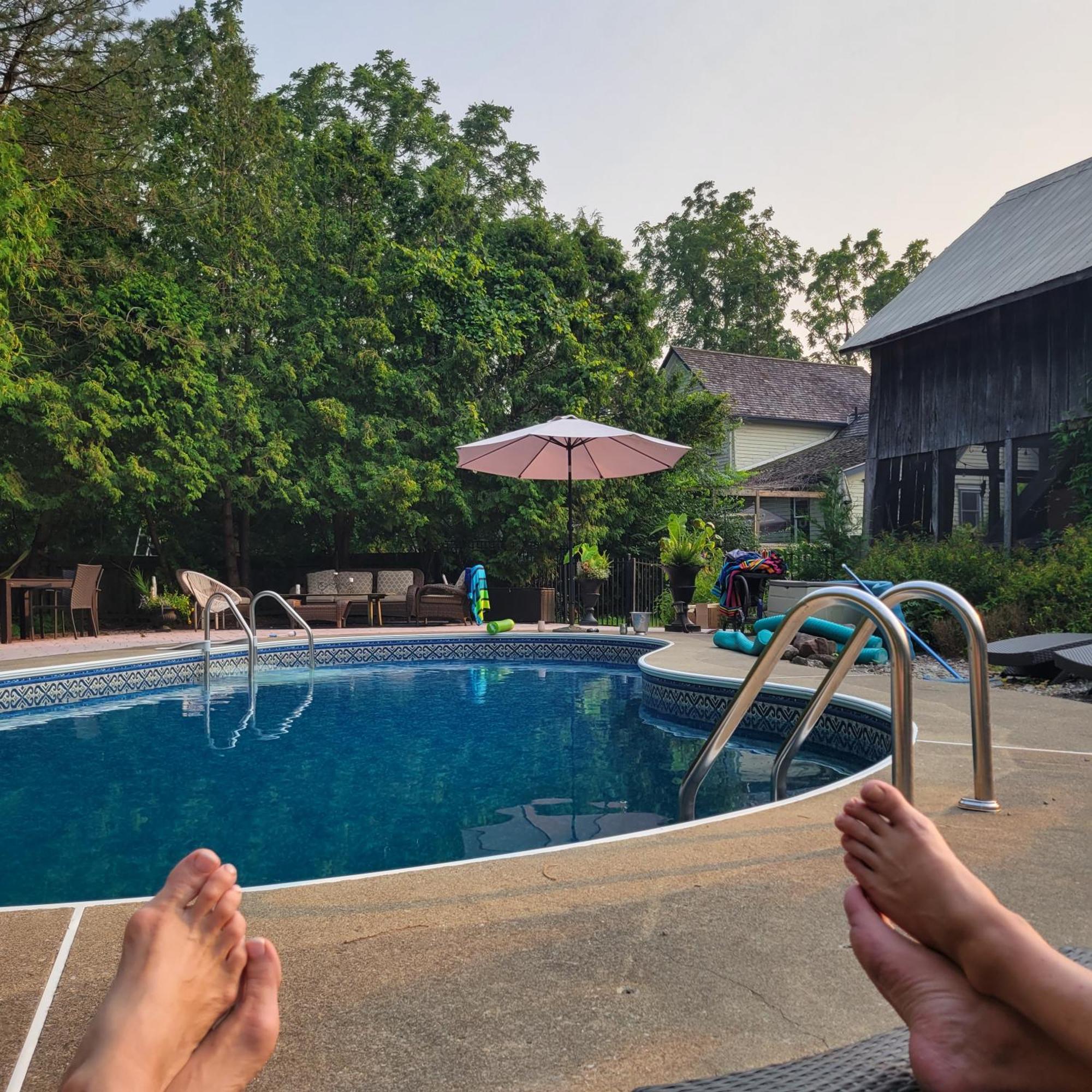 The Walnut Grove Bnb Harrow Eksteriør bilde