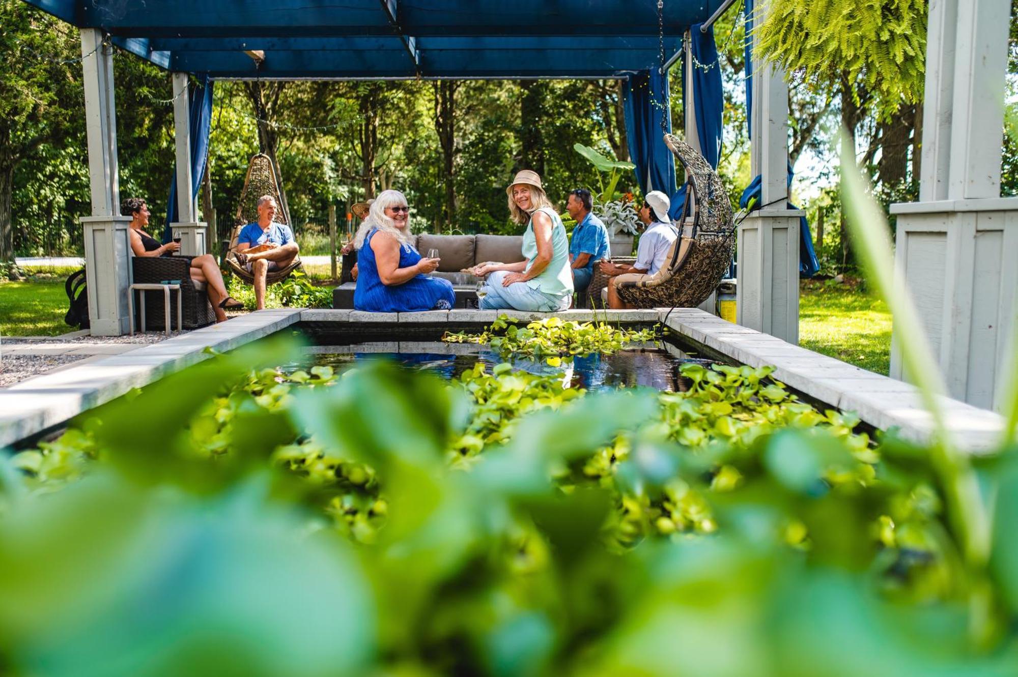 The Walnut Grove Bnb Harrow Eksteriør bilde