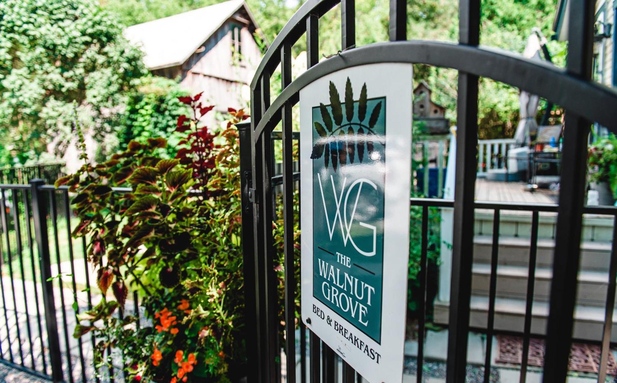 The Walnut Grove Bnb Harrow Eksteriør bilde